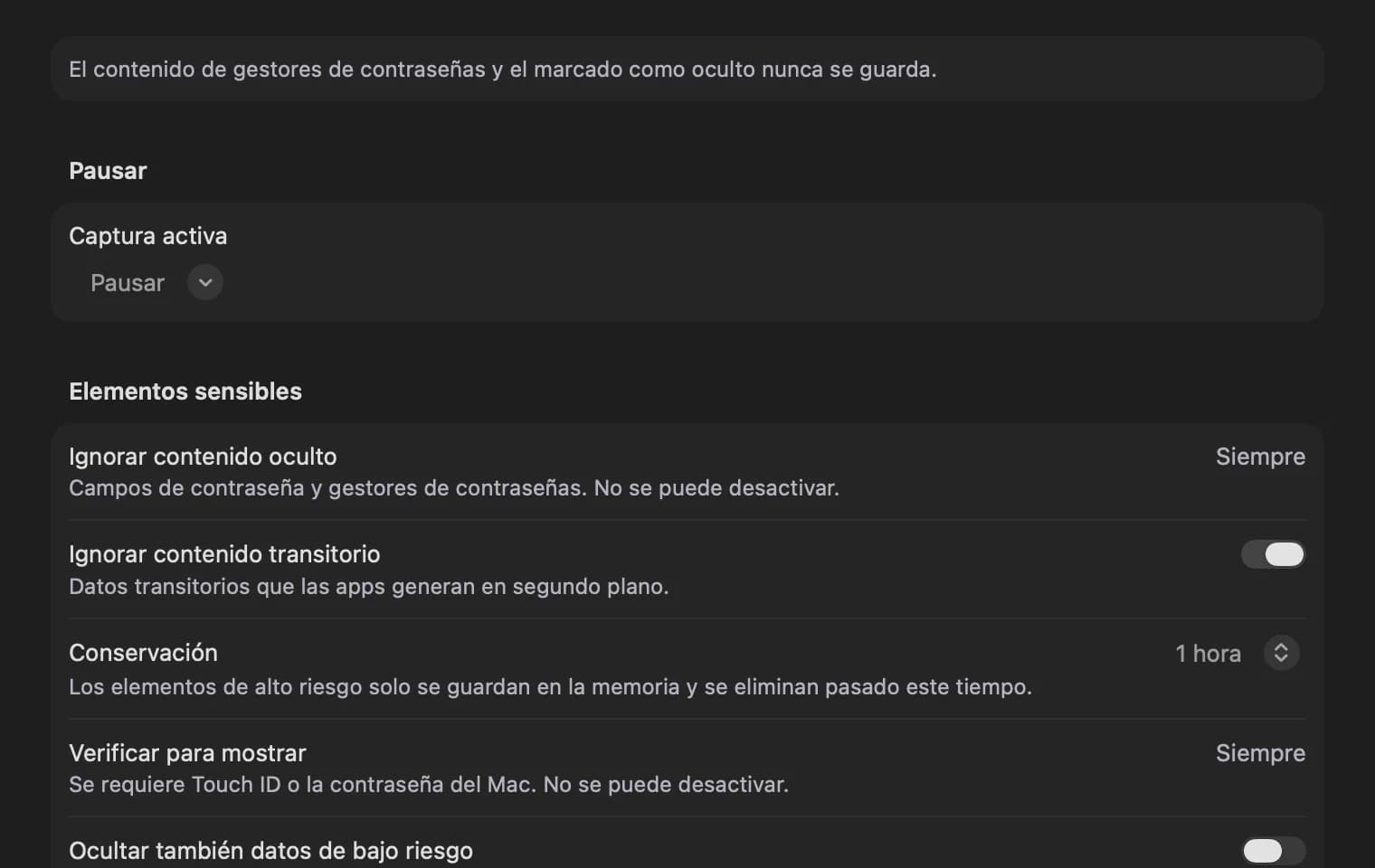 La pestaña Privacidad de la ventana de ajustes, con opciones de pausa, contenido transitorio y datos sensibles.
